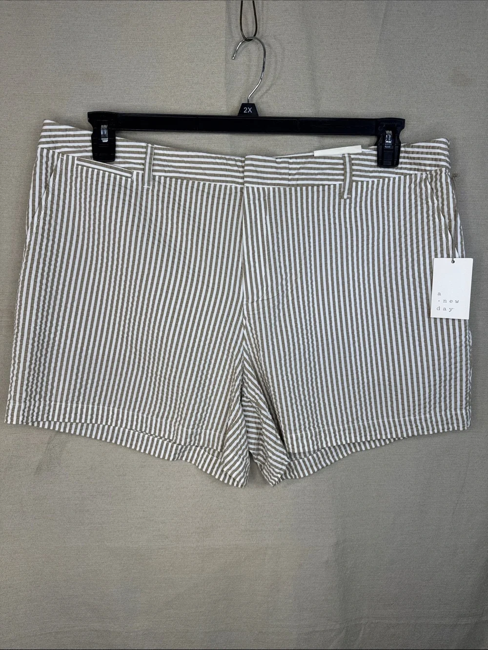 a new day Shorts White/Tan Striped Seersucker in Size18  NWT